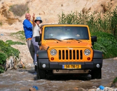2013 - Lab Trip: Jeeps in the Judean Desert